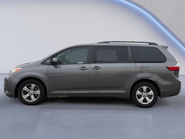 2017 Toyota Sienna LE FWD 8-Passenger (Natl)