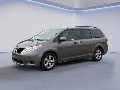 2017 Toyota Sienna LE FWD 8-Passenger (Natl)