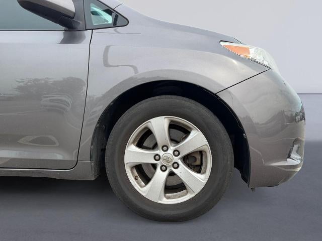 2017 Toyota Sienna LE FWD 8-Passenger (Natl)