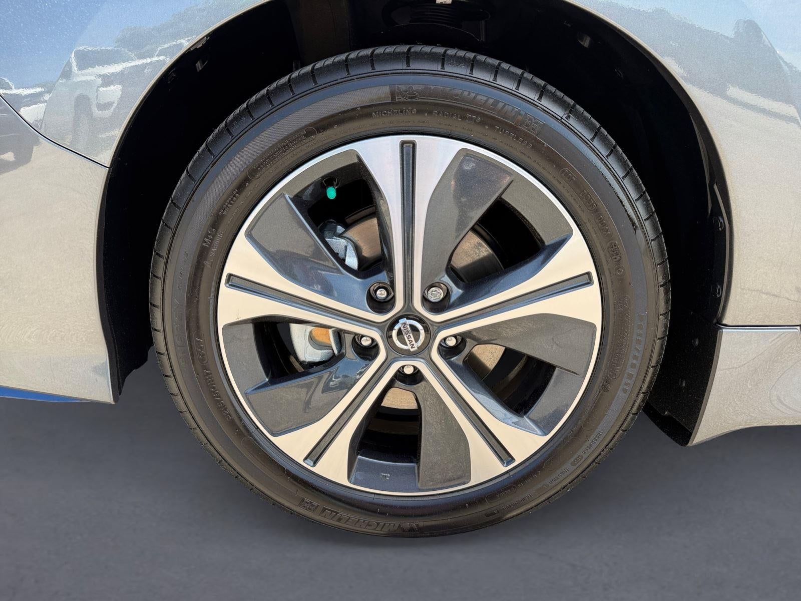 2022 Nissan LEAF SL PLUS