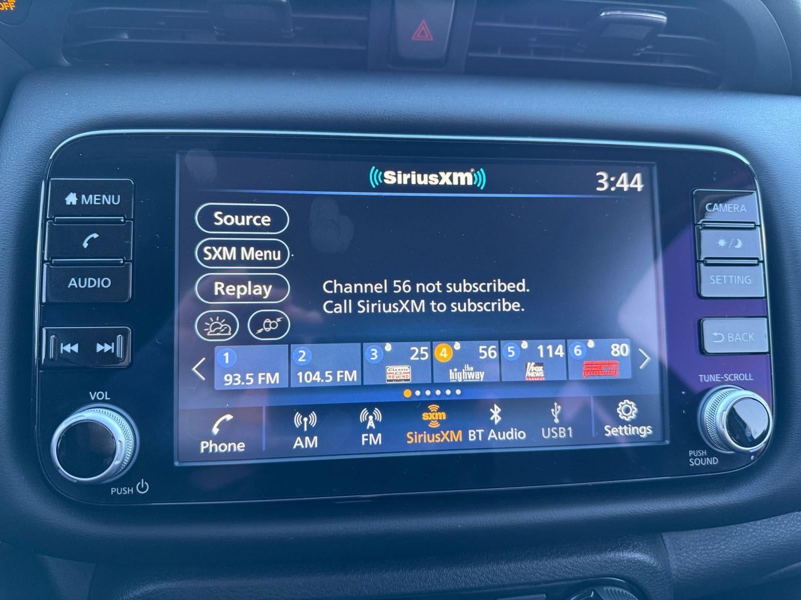 2022 Nissan Kicks SR