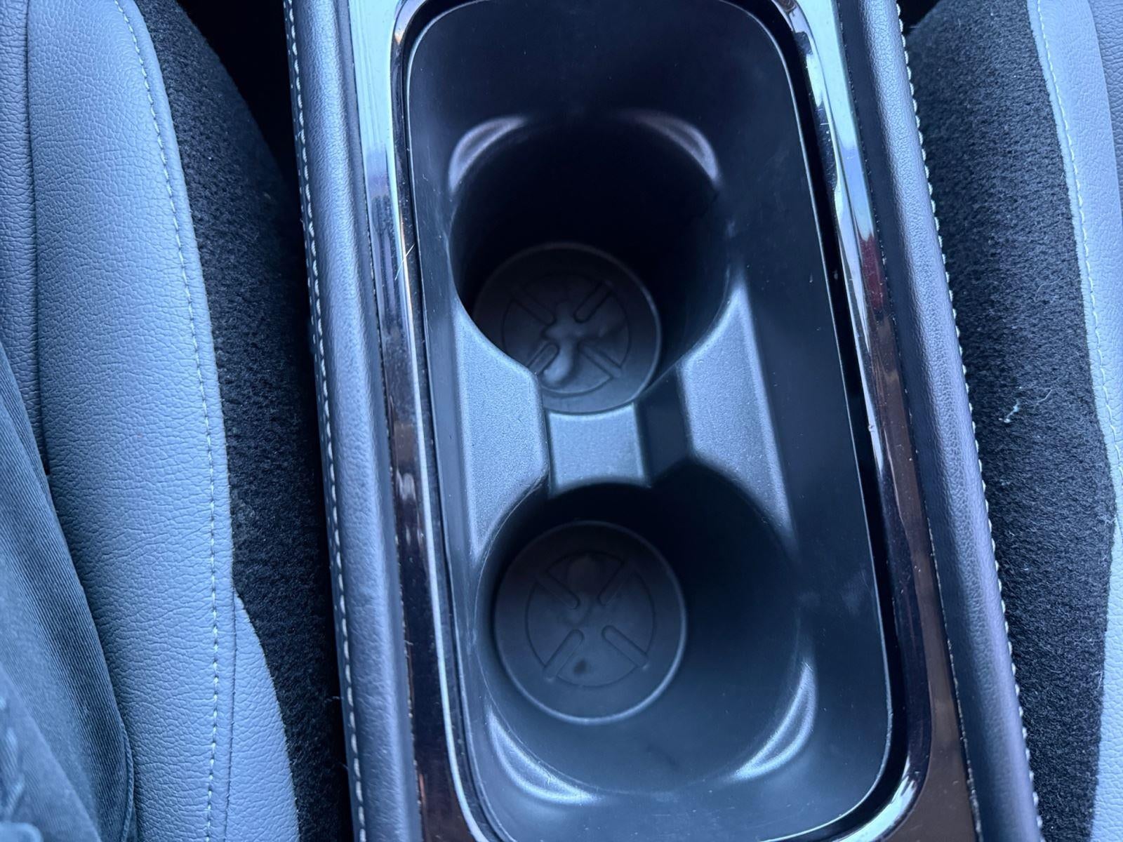 2022 Nissan Kicks SR