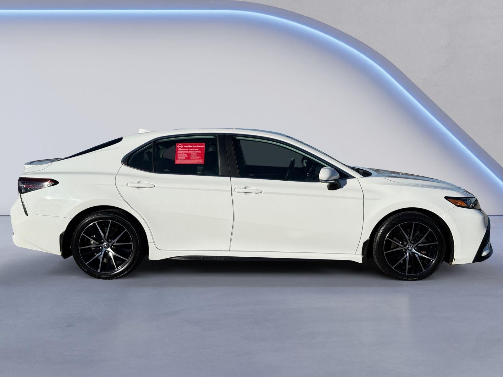 2022 Toyota Camry Hybrid SE