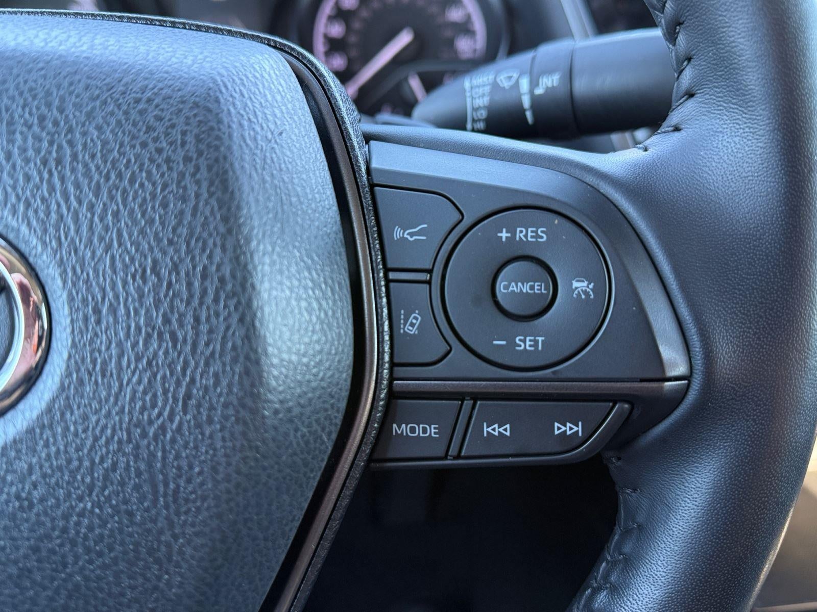 2022 Toyota Camry Hybrid SE