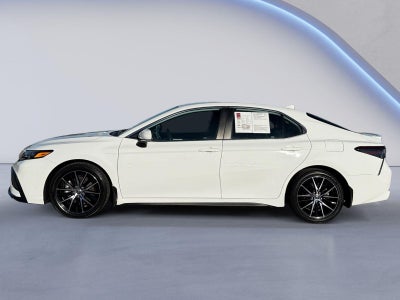 2022 Toyota Camry Hybrid SE