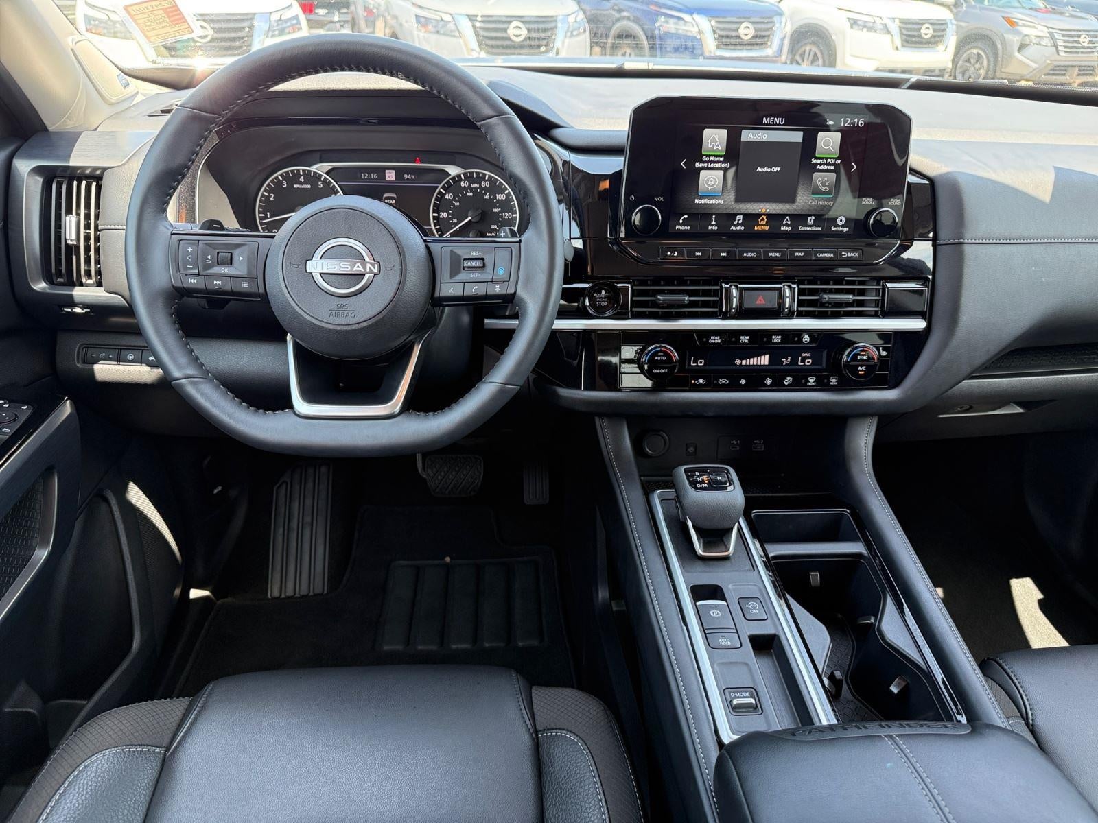 2025 Nissan Pathfinder SL