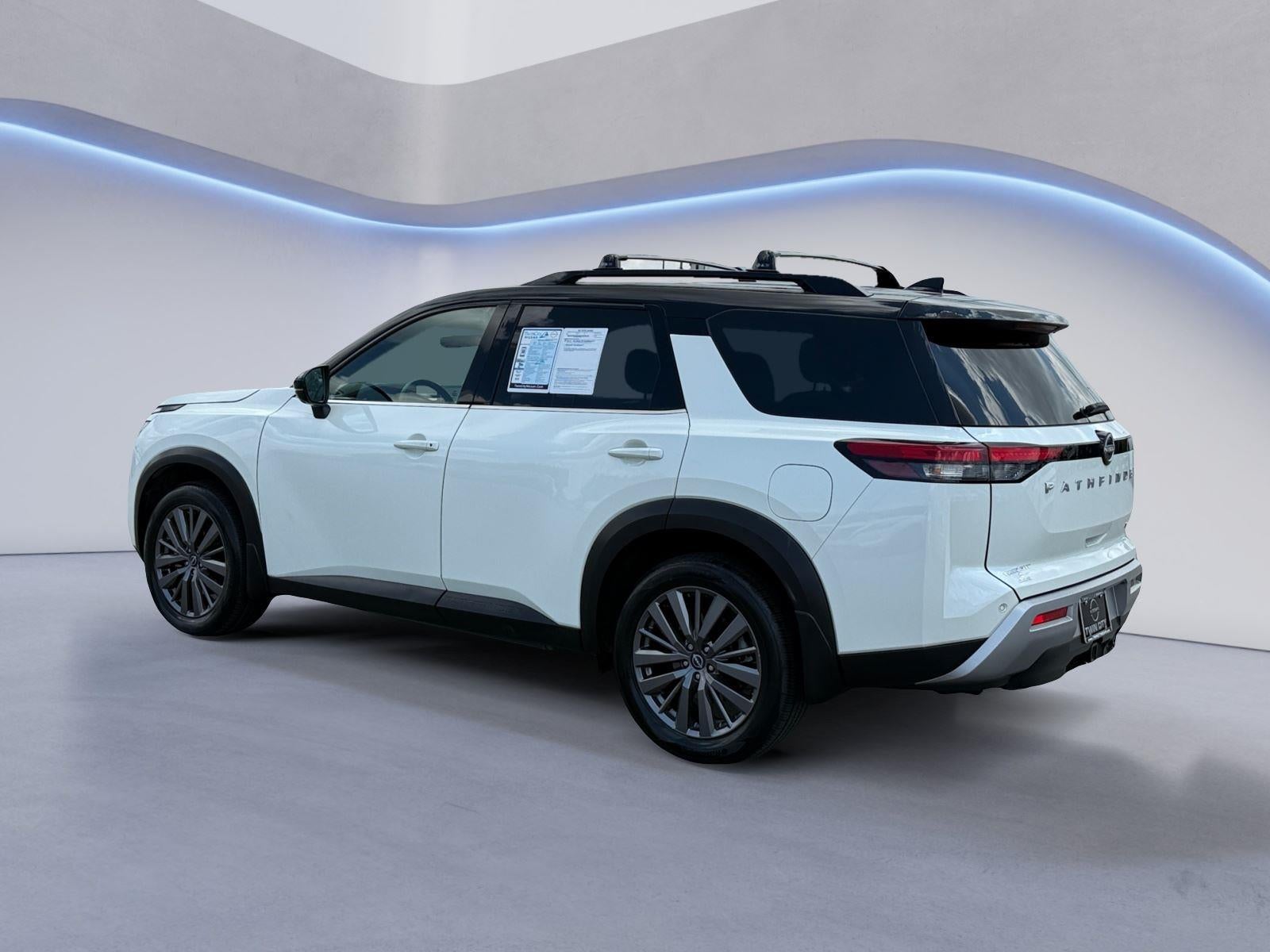 2023 Nissan Pathfinder SL