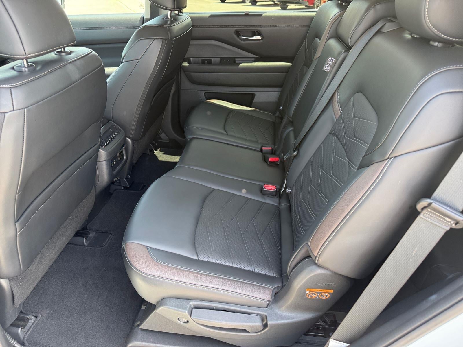 2025 Nissan Pathfinder Platinum