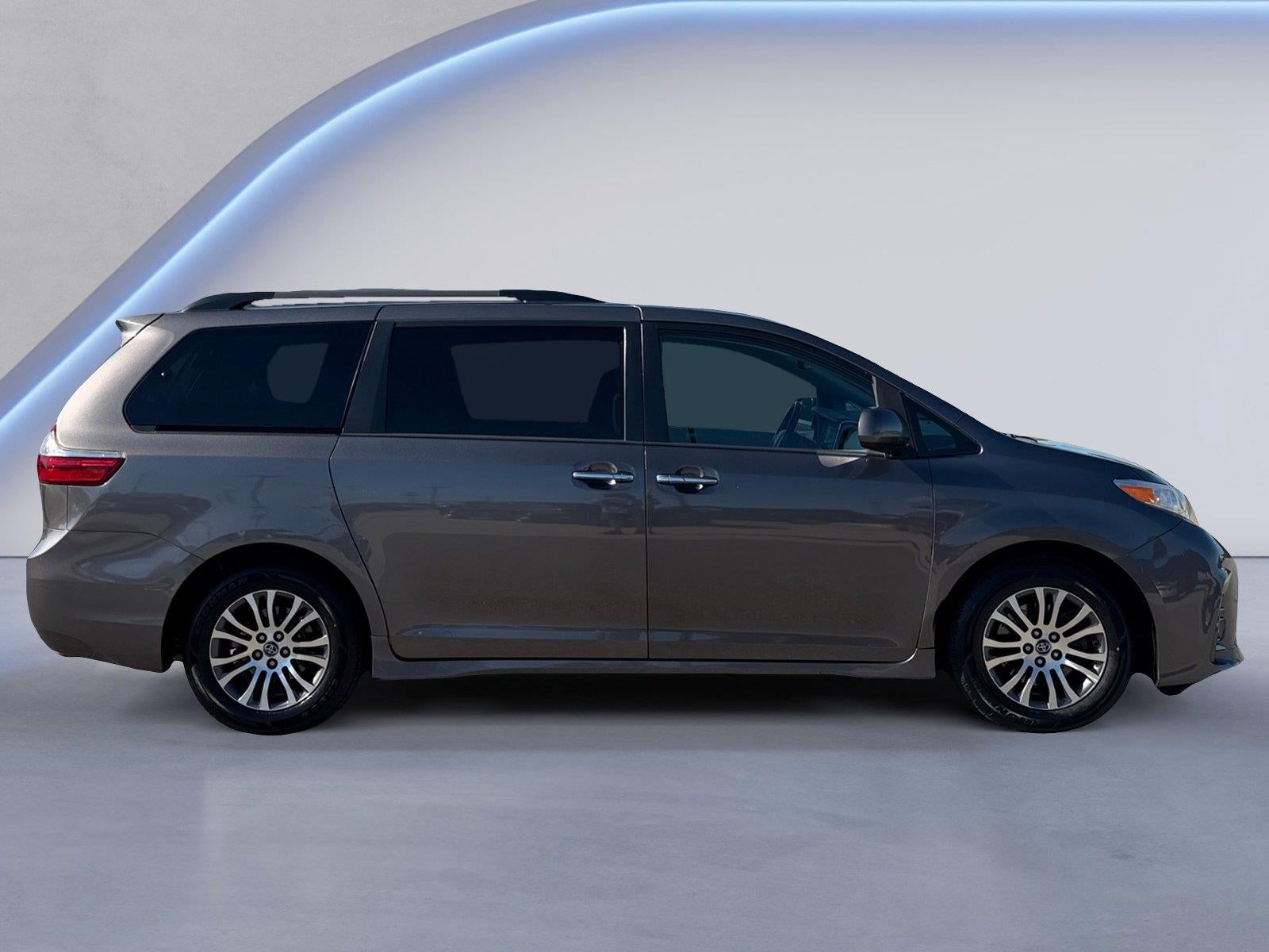 2018 Toyota Sienna XLE 8-Passenger