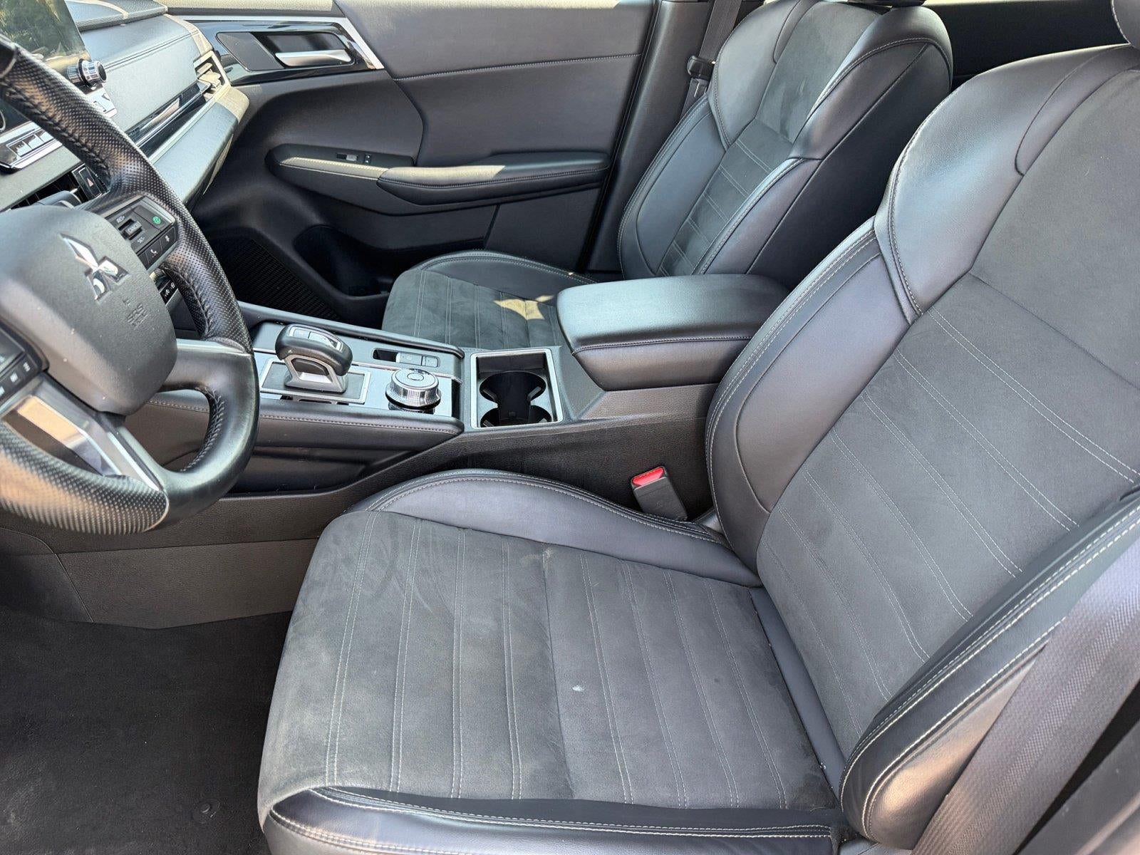 2024 Mitsubishi OUTLANDER Base