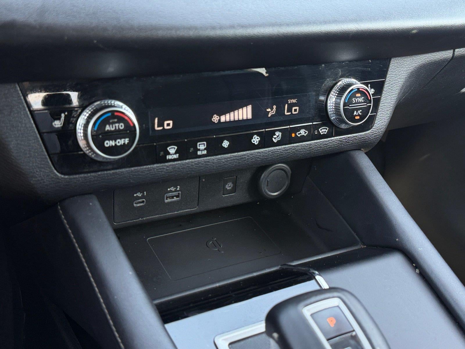 2024 Mitsubishi OUTLANDER Base