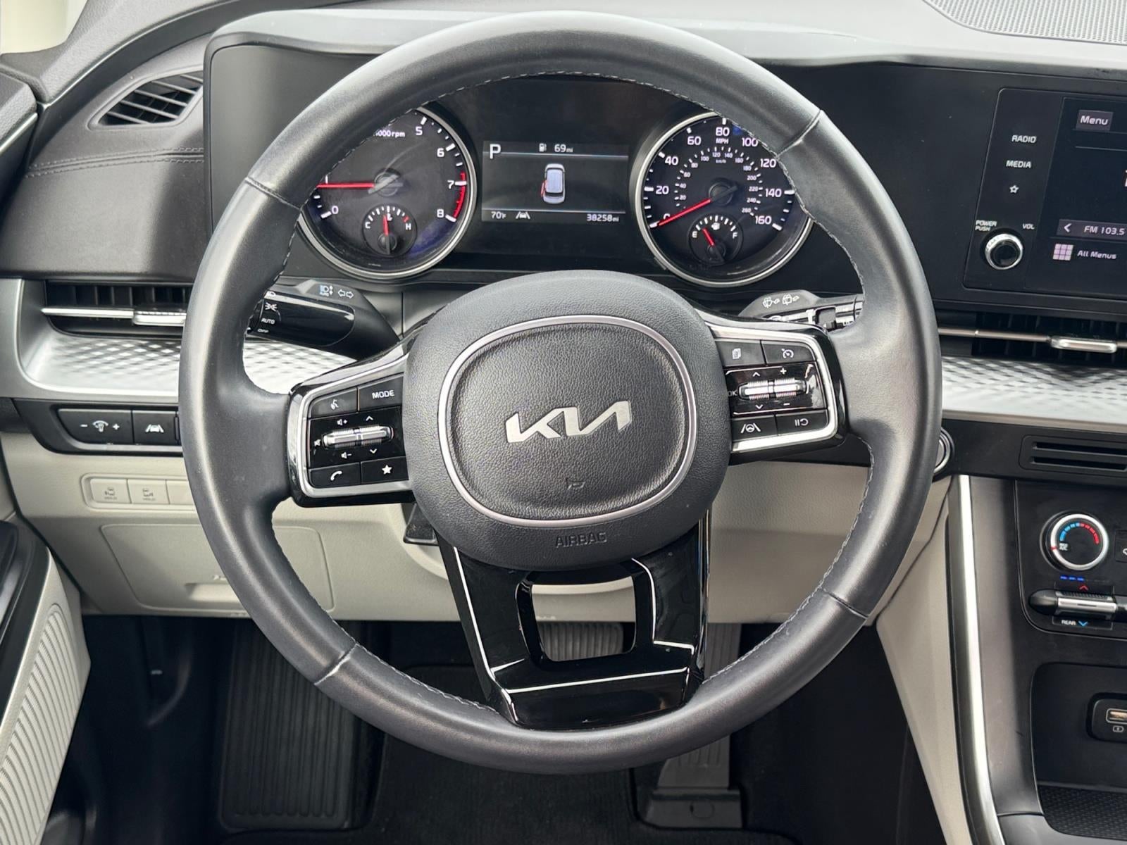 2023 Kia Carnival LX