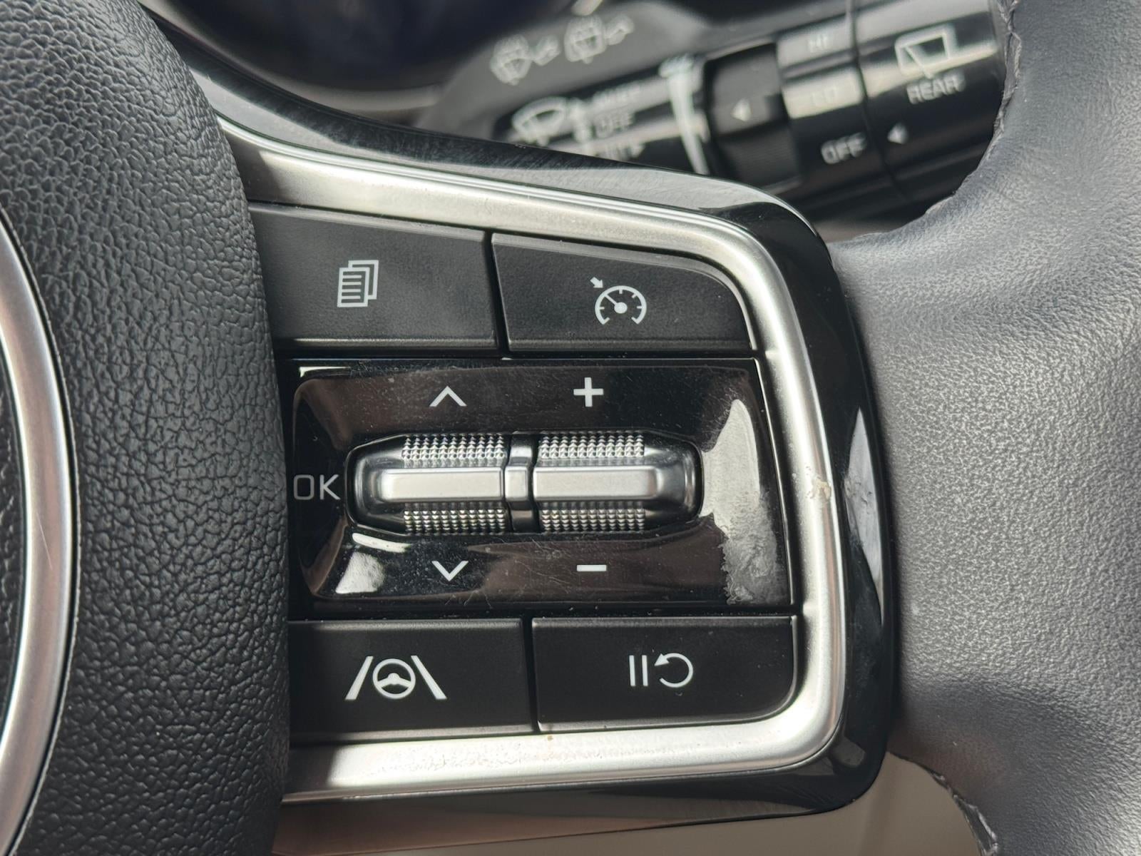 2023 Kia Carnival LX