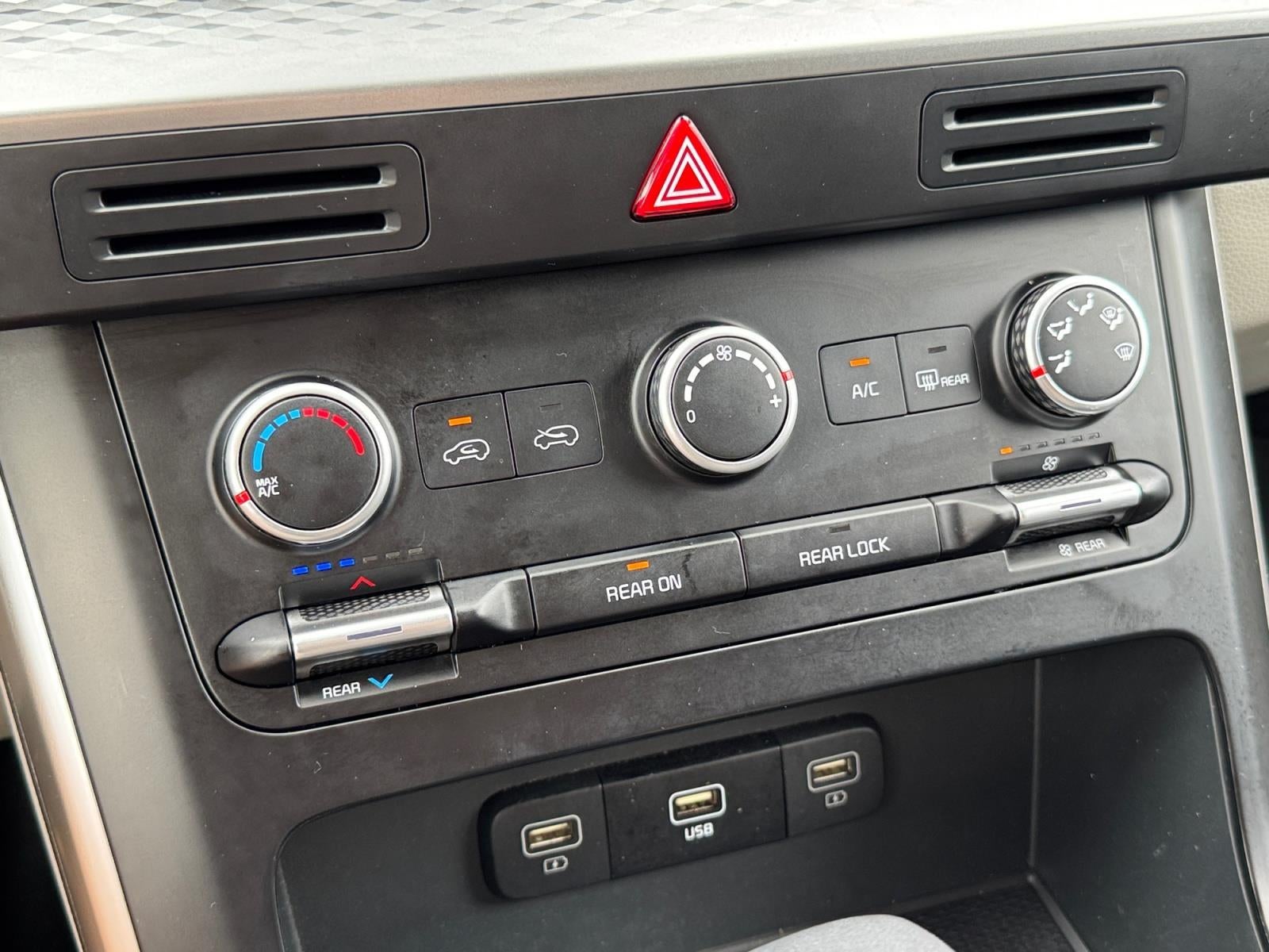 2023 Kia Carnival LX