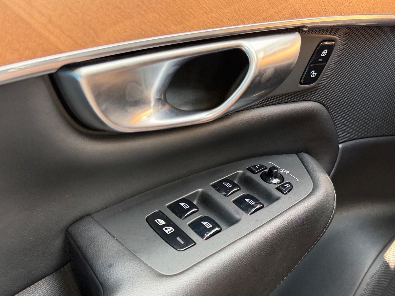 2024 Volvo XC90 Plus Bright Theme