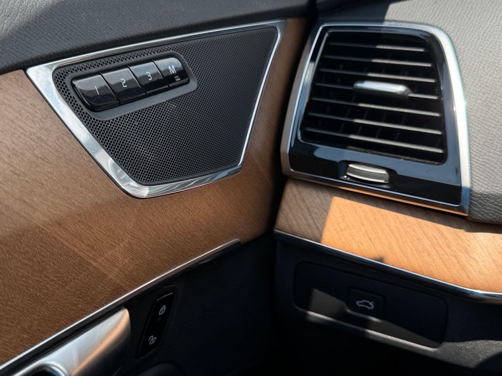 2024 Volvo XC90 Plus Bright Theme