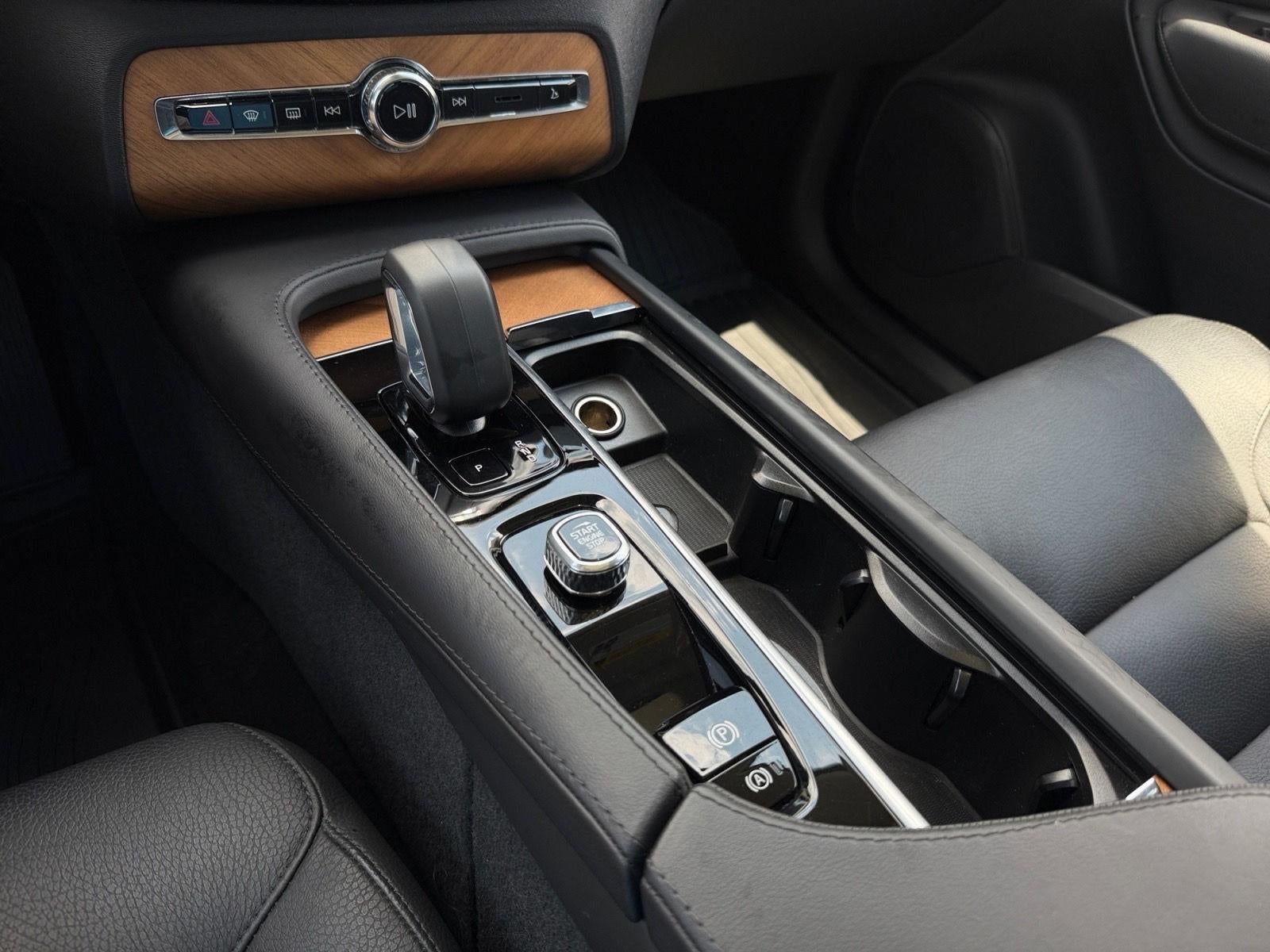 2024 Volvo XC90 Plus Bright Theme