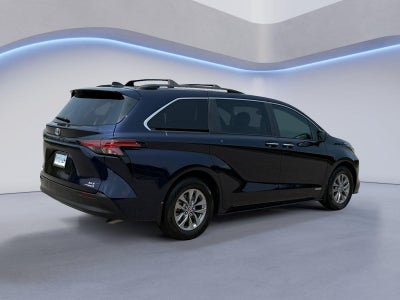 2021 Toyota Sienna XLE