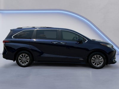 2021 Toyota Sienna XLE