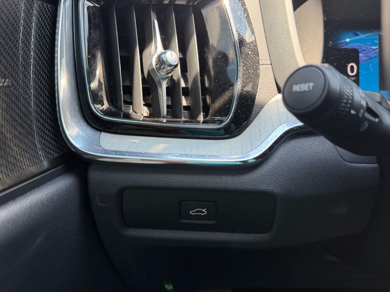 2024 Volvo V60 Cross Country Ultimate