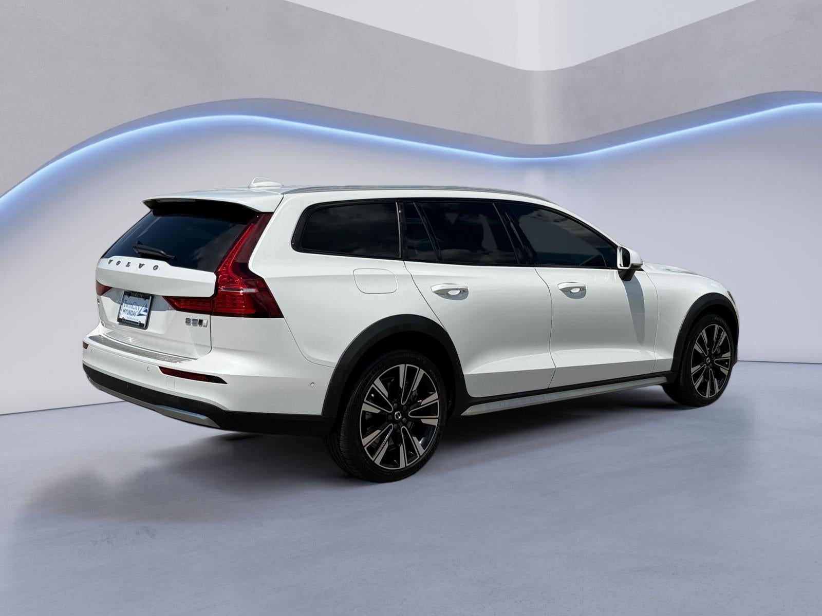 2024 Volvo V60 Cross Country Ultimate