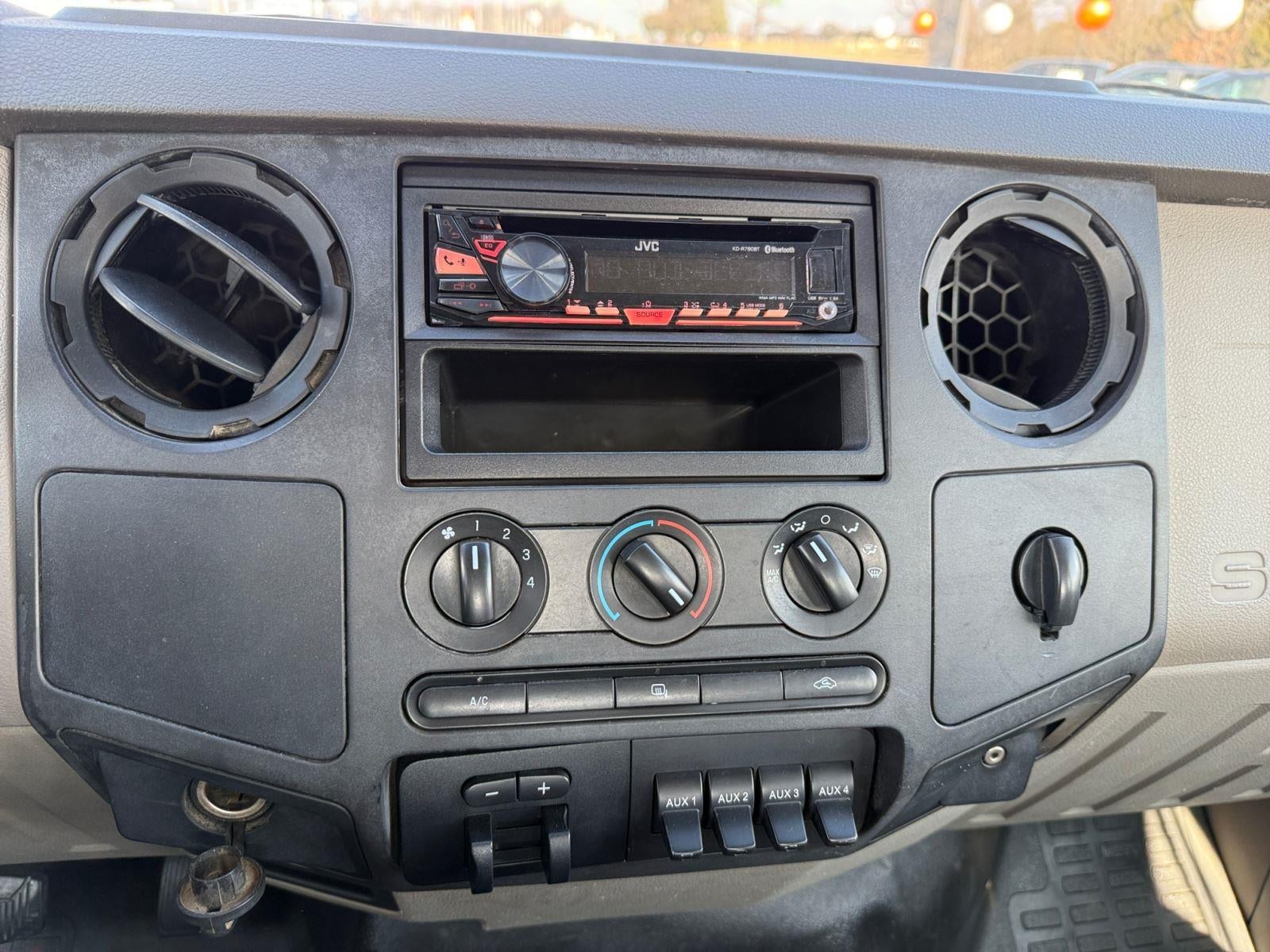 2009 Ford Super Duty F-450 DRW XL