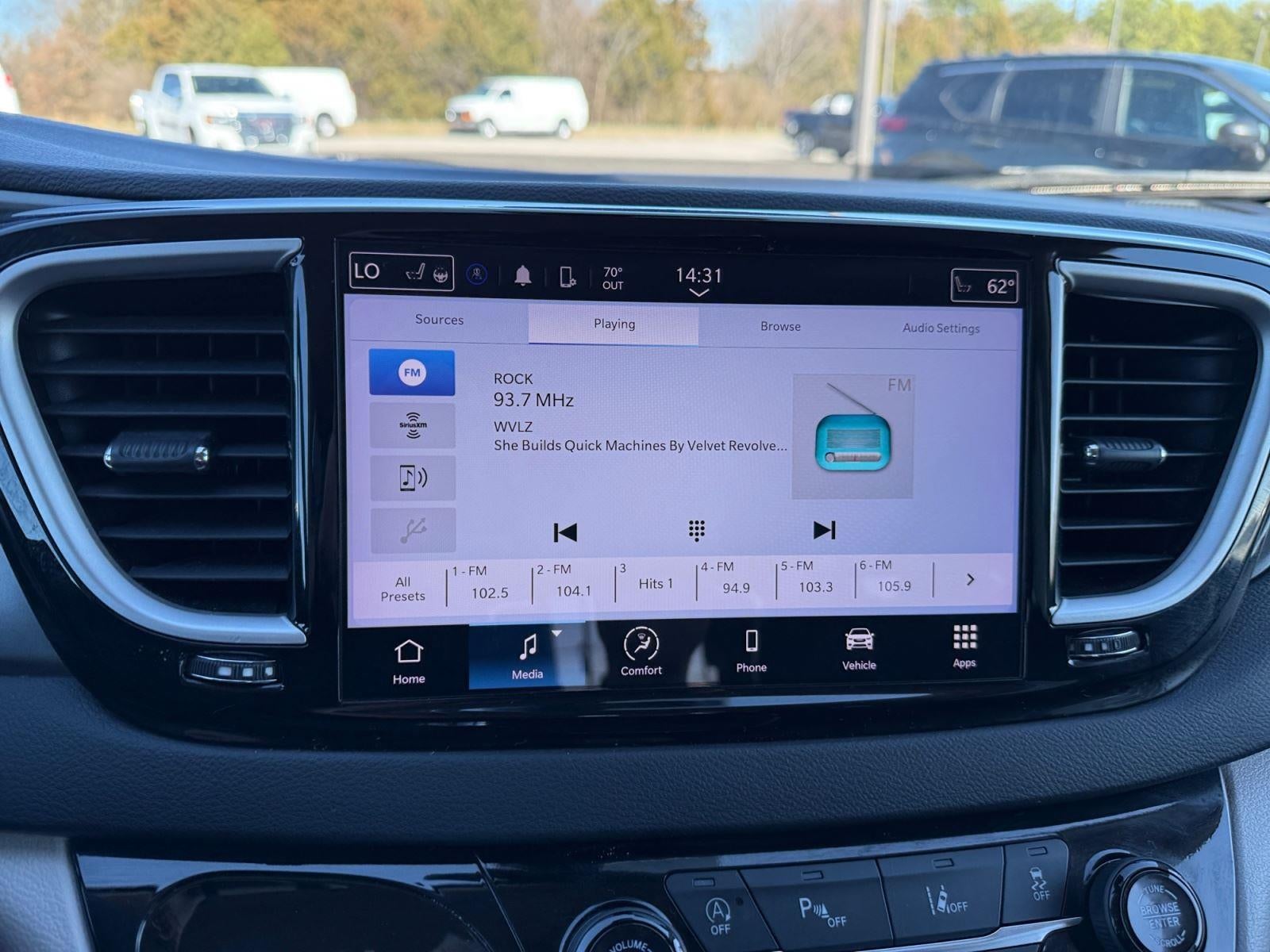 2024 Chrysler Pacifica Touring L