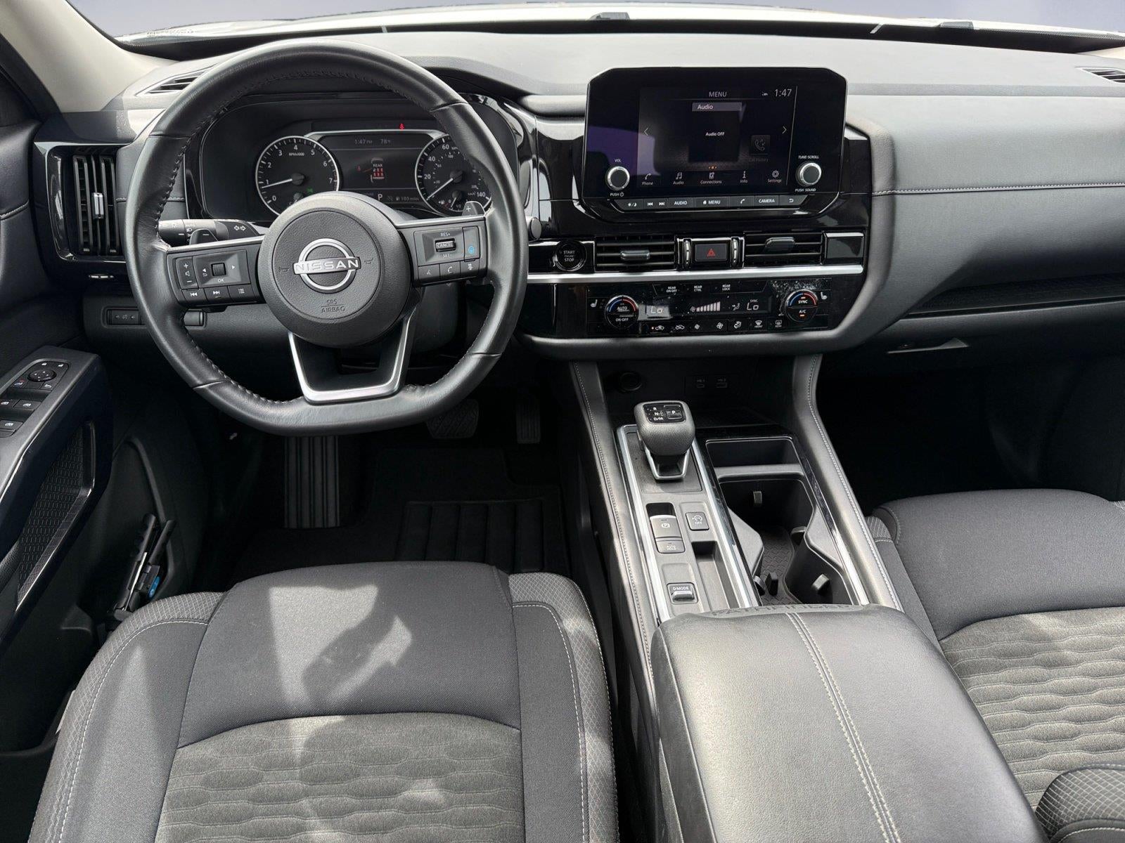 2025 Nissan Pathfinder SV