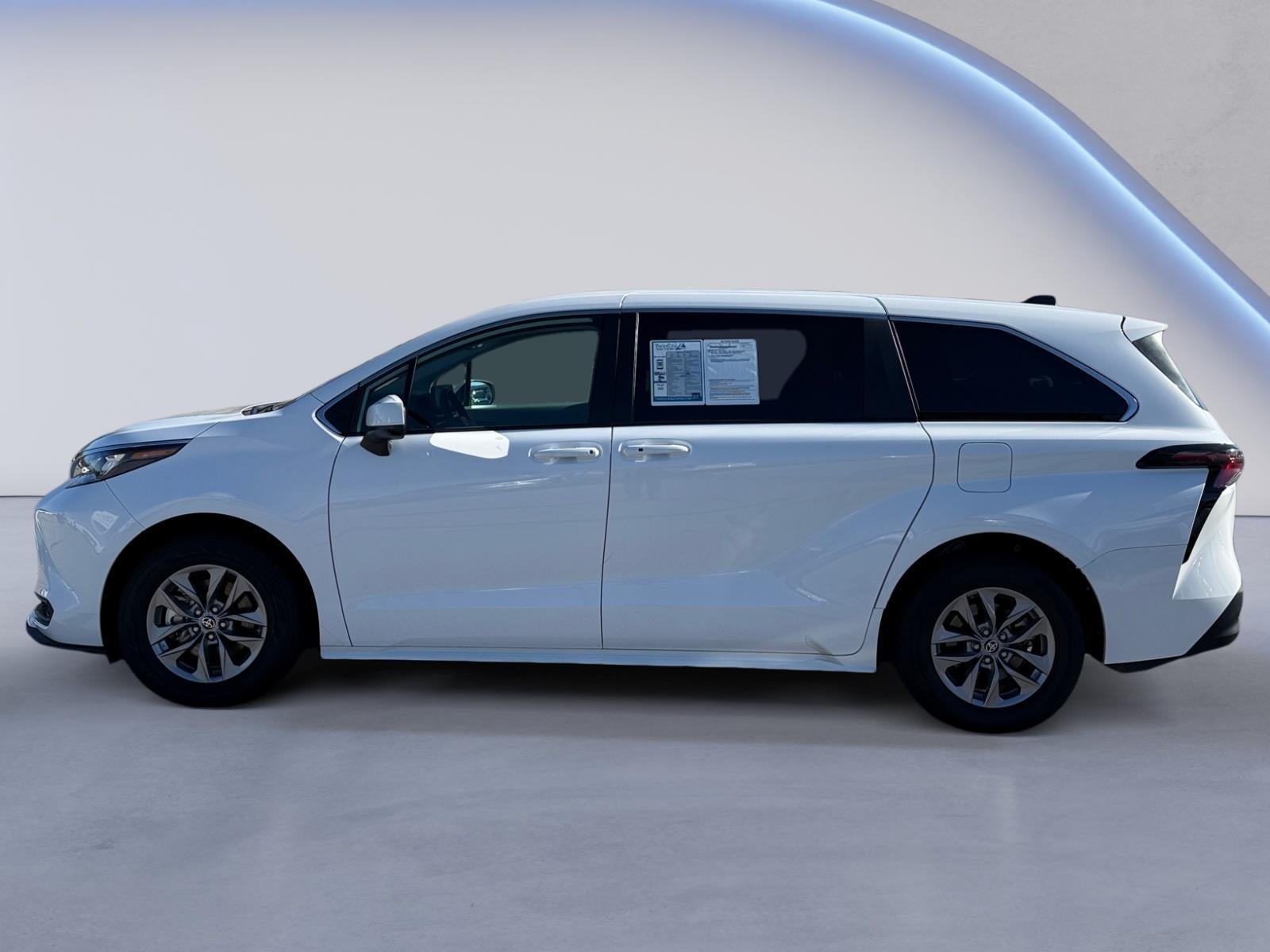 2024 Toyota Sienna LE