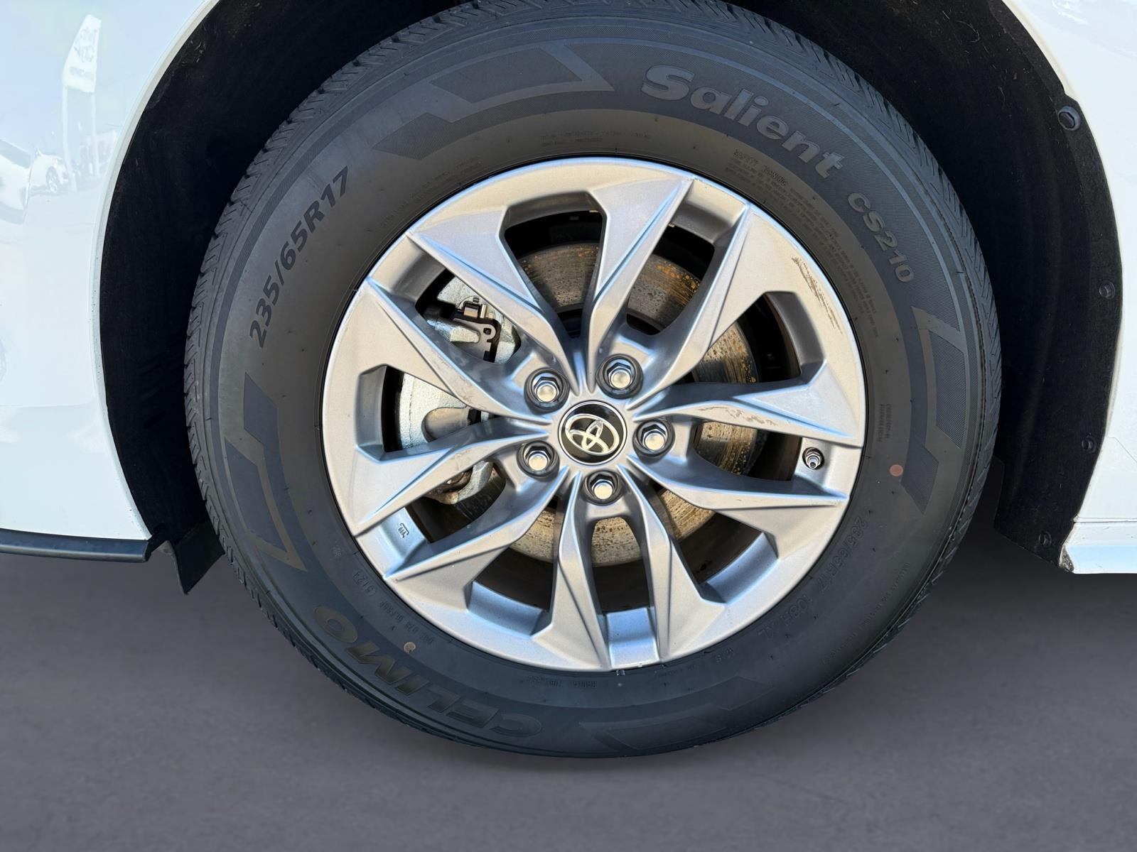 2024 Toyota Sienna LE