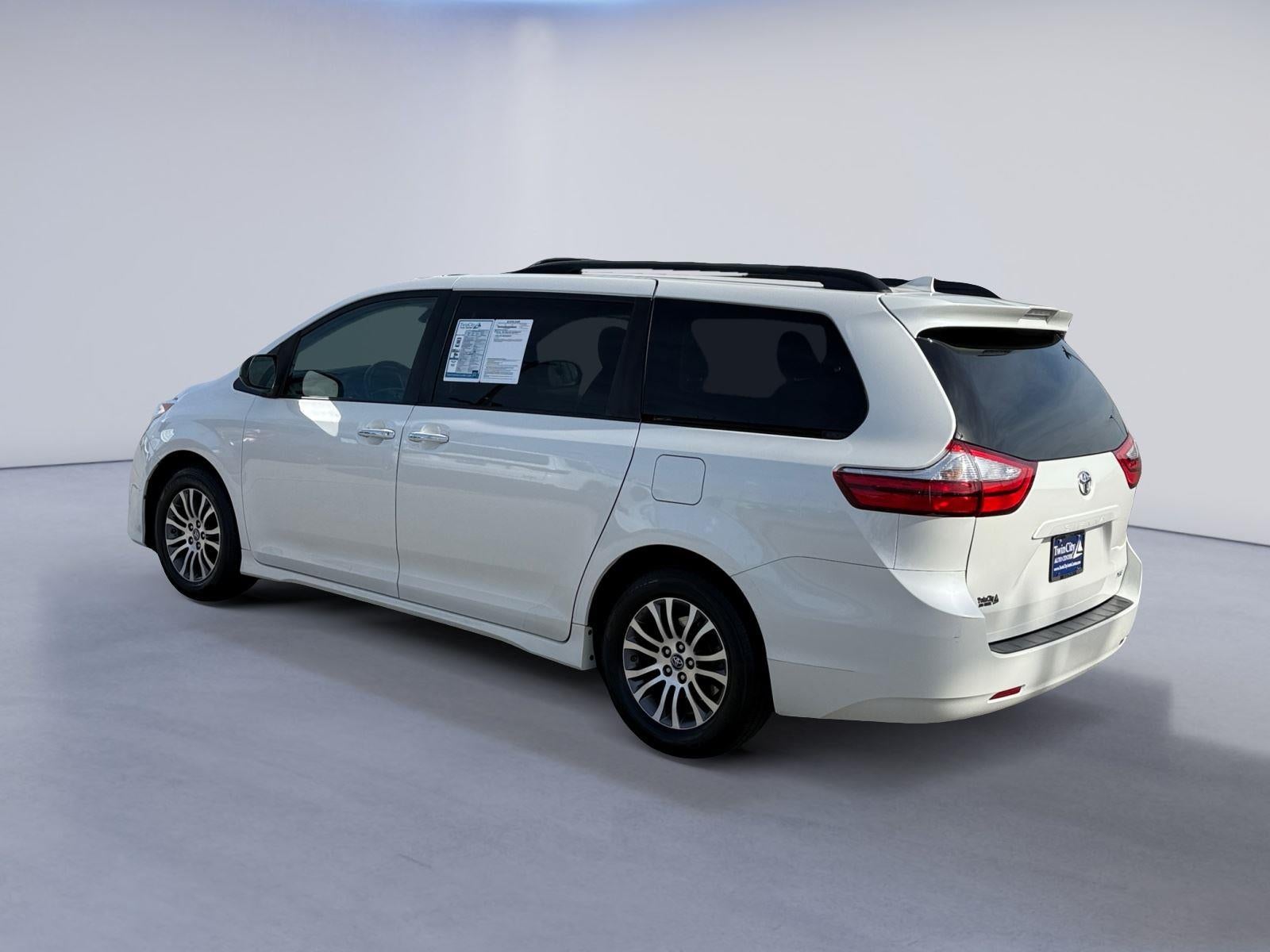 2018 Toyota Sienna XLE 8-Passenger