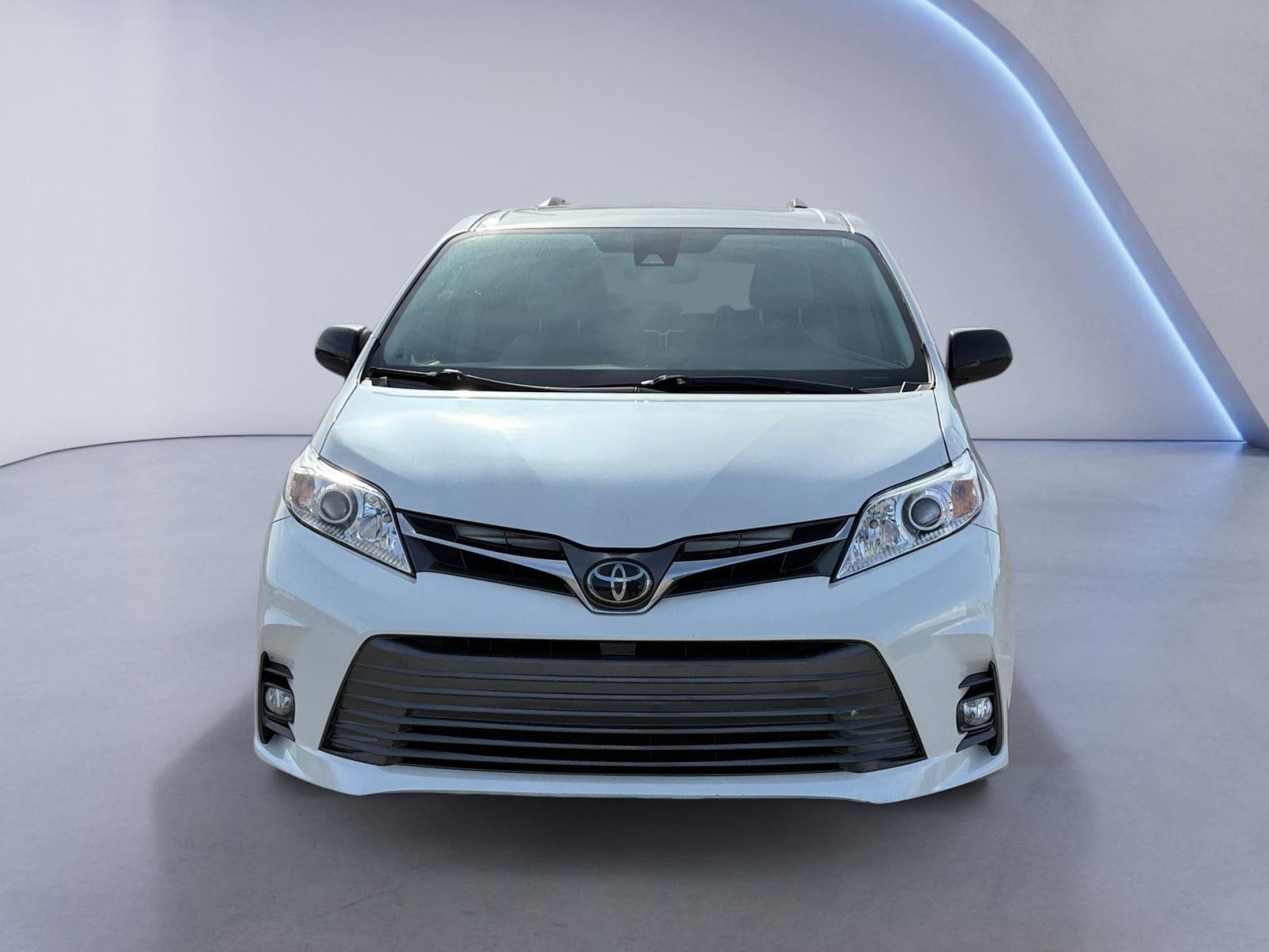 2018 Toyota Sienna XLE 8-Passenger