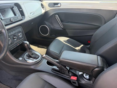 2014 Volkswagen Beetle 2.5L w/Sun/Sound/Nav