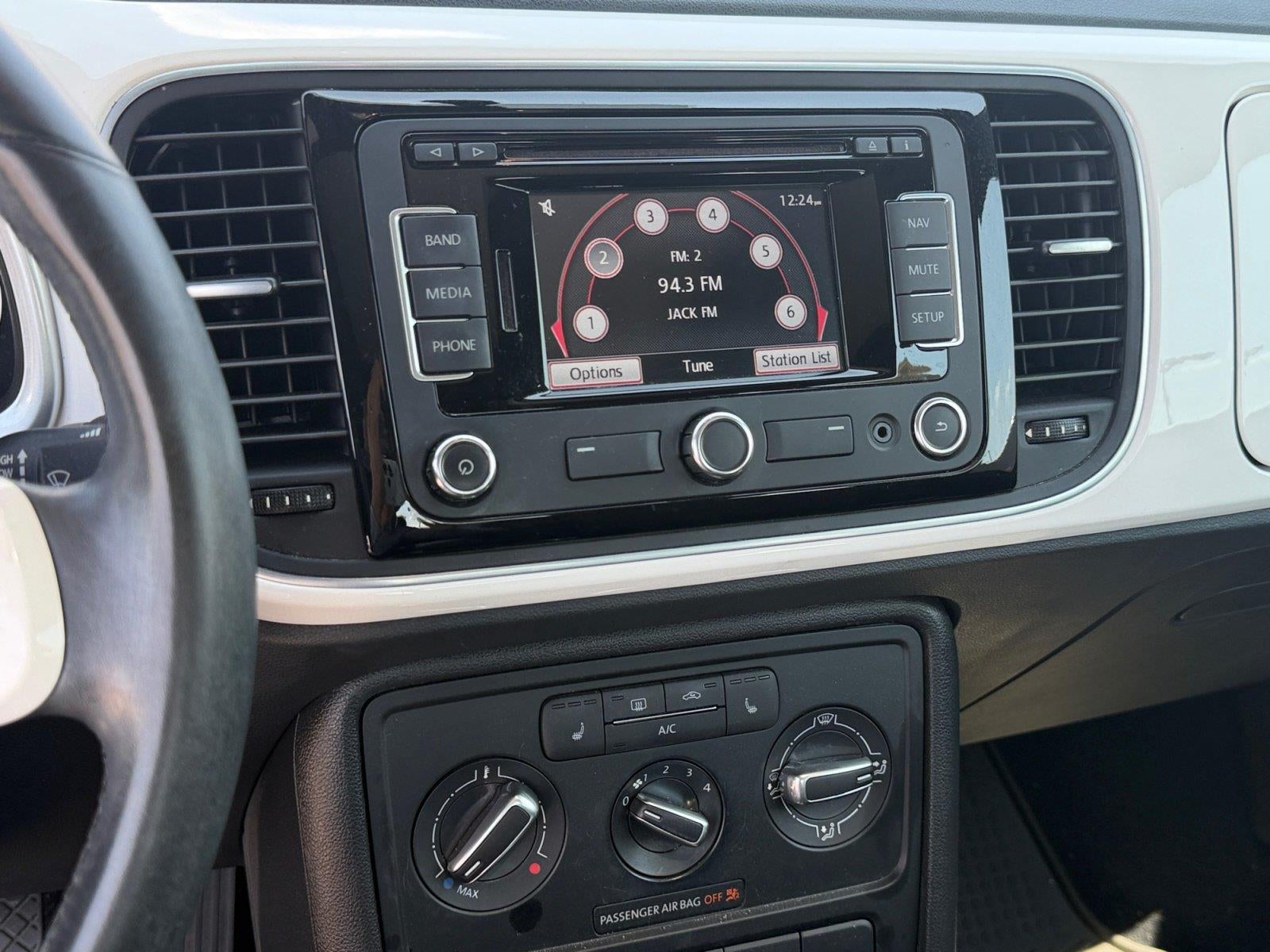 2014 Volkswagen Beetle 2.5L w/Sun/Sound/Nav