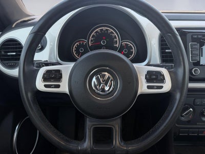 2014 Volkswagen Beetle 2.5L w/Sun/Sound/Nav