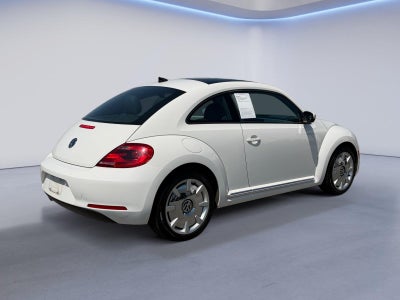 2014 Volkswagen Beetle 2.5L w/Sun/Sound/Nav