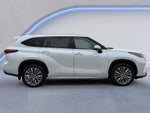 2022 Toyota Highlander Hybrid Platinum