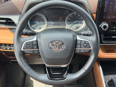 2022 Toyota Highlander Hybrid Platinum