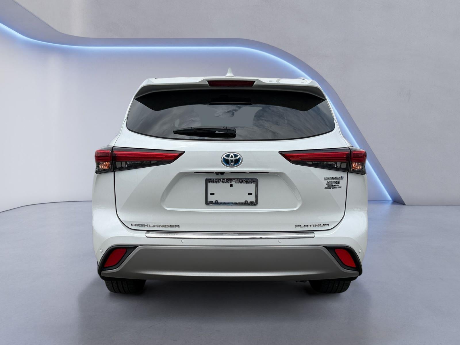 2022 Toyota Highlander Hybrid Platinum