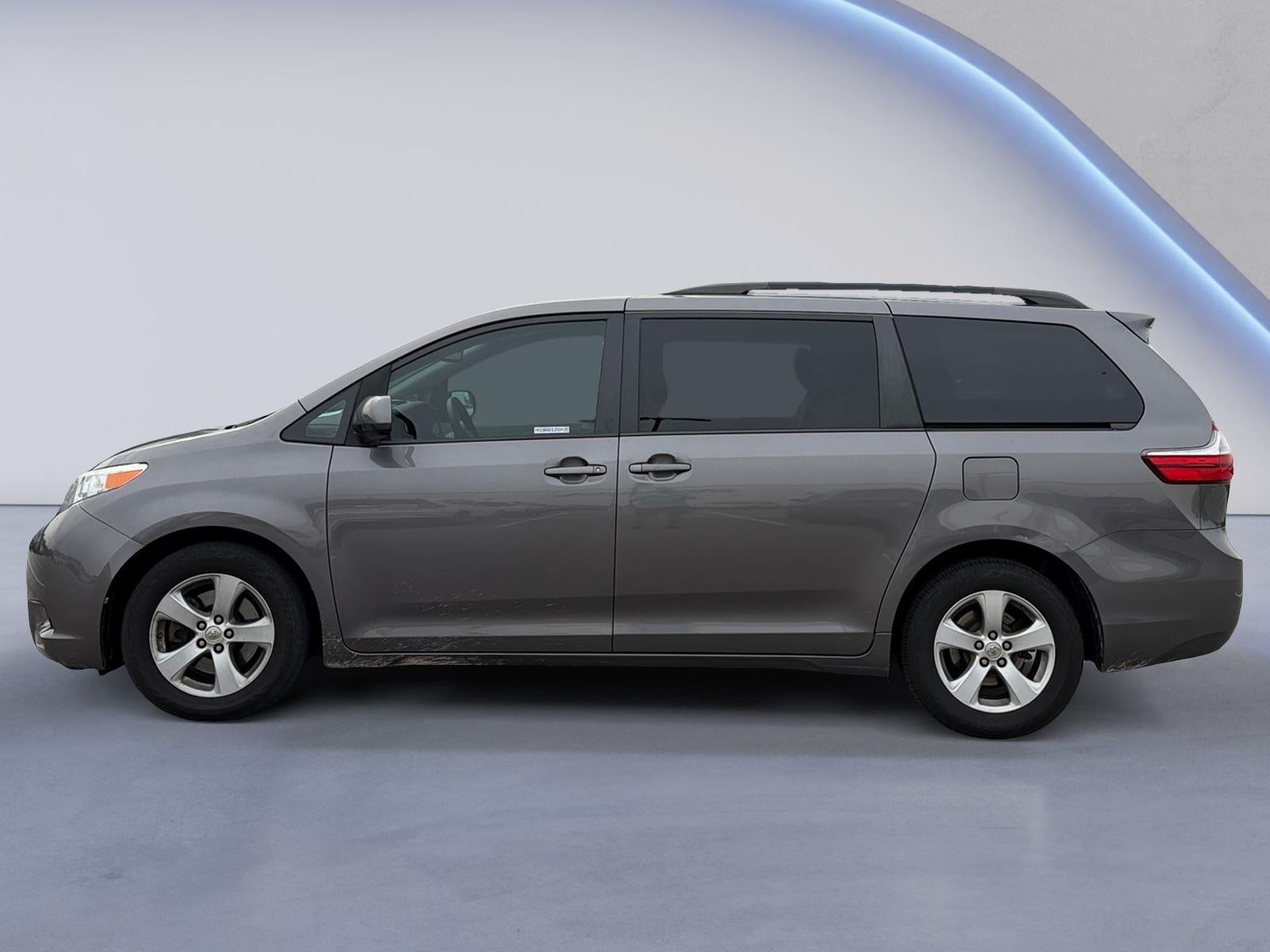 2017 Toyota Sienna LE 8-Passenger