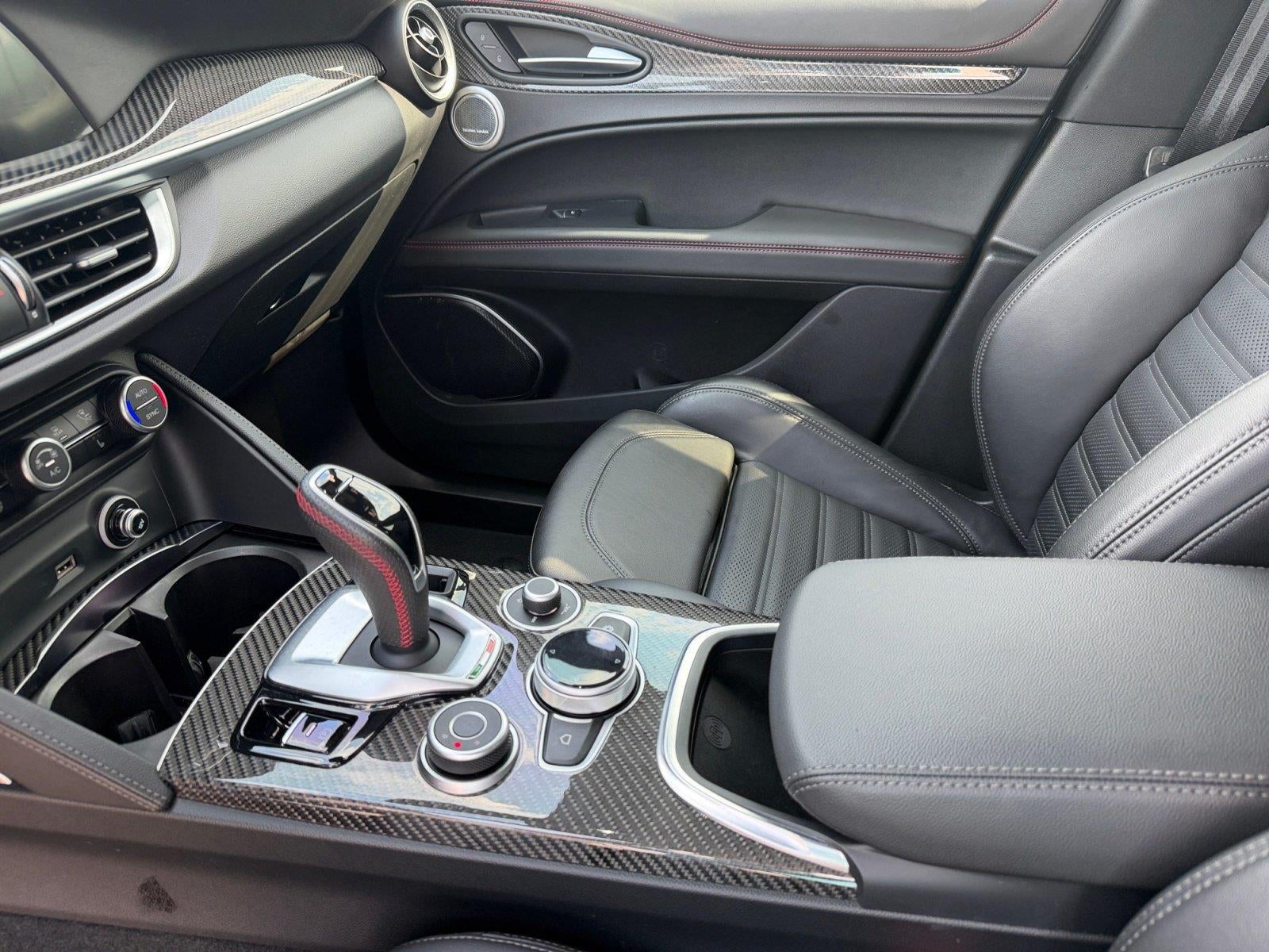 2023 Alfa Romeo STELVI Base